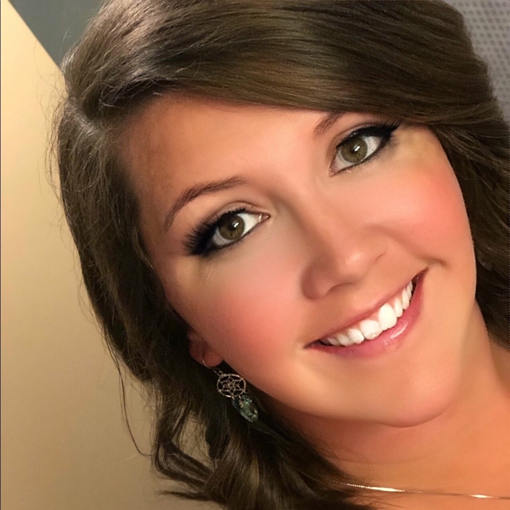 Meet your Posher, Ashley